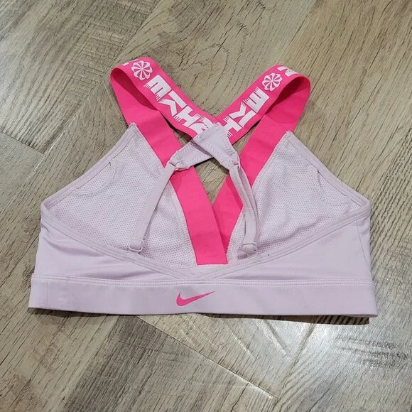 Super Cute Nike Sportsbra - Picture 2 of 3